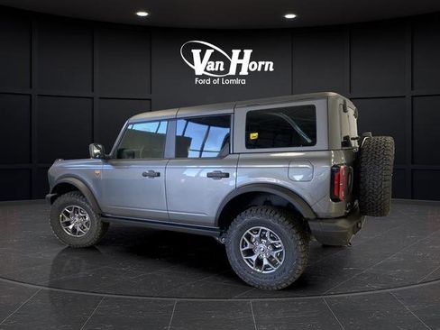 New 2025 Ford Bronco Badlands image 3