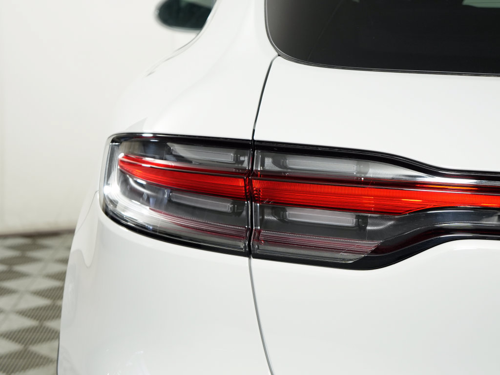 Used 2026 Porsche Macan AWD/4WD image 12