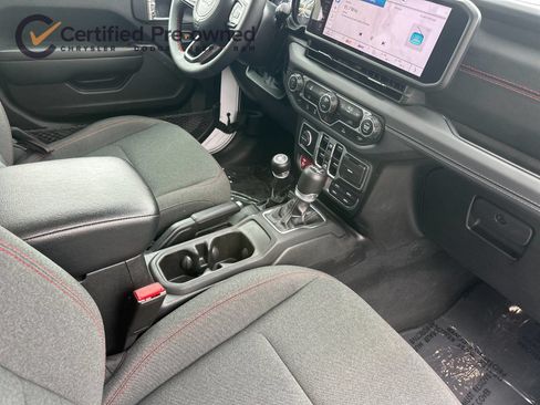 Certified 2025 Jeep Wrangler Unlimited Rubicon AWD/4WD image 17