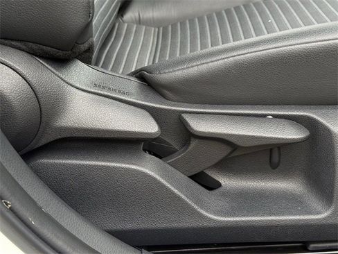 Used 2022 Toyota Corolla LE image 29