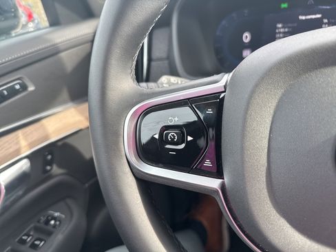 Certified 2025 Volvo XC90 B6 Plus image 23