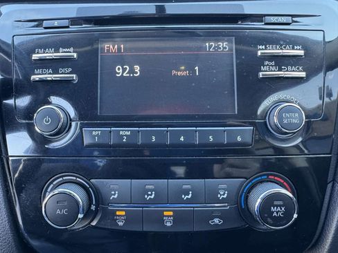 Used 2017 Nissan Rogue S image 16