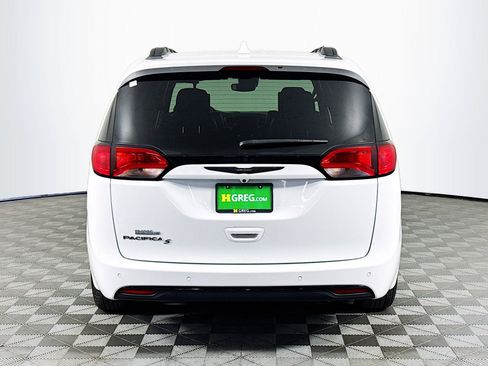 Used 2020 Chrysler Pacifica Touring-L Plus FWD image 7