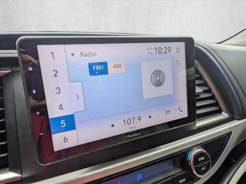 Used 2019 Toyota Highlander Limited image 19