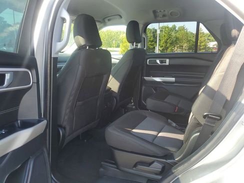 Used 2022 Ford Explorer XLT image 24