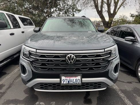 Certified 2025 Volkswagen Atlas Peak Edition SE image 2
