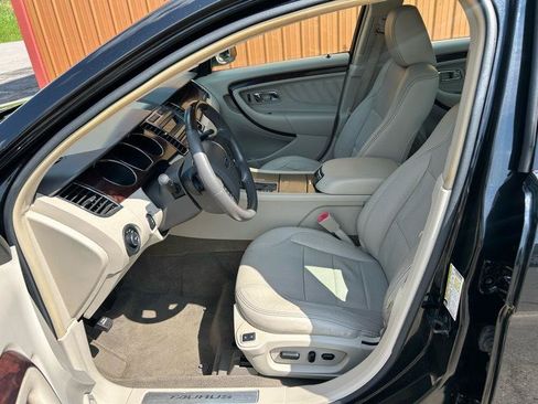 Used 2010 Ford Taurus Limited FWD image 17