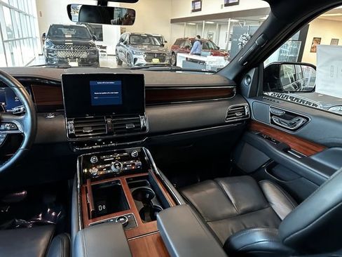 Certified 2022 Lincoln Navigator Reserve image 16