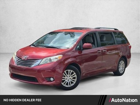 Used 2017 Toyota Sienna XLE FWD image 1