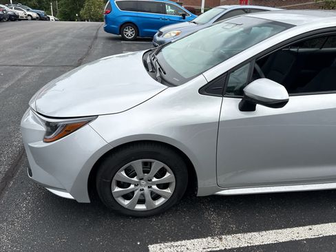 Used 2026 Toyota Corolla LE FWD image 3