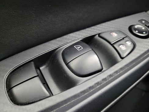 Used 2025 Nissan Sentra SV FWD image 27