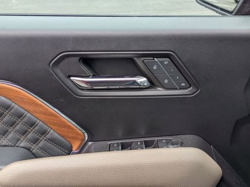 Used 2023 GMC Canyon Denali image 12