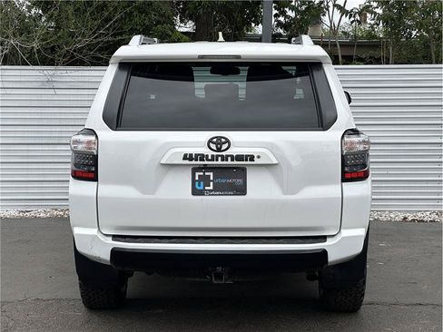 Used 2017 Toyota 4Runner SR5 Premium AWD/4WD image 11