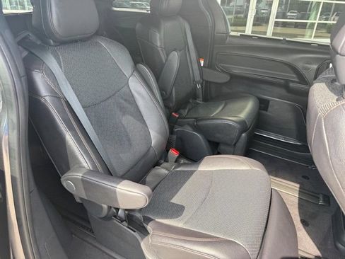 Used 2025 Toyota Sienna Limited AWD/4WD image 14