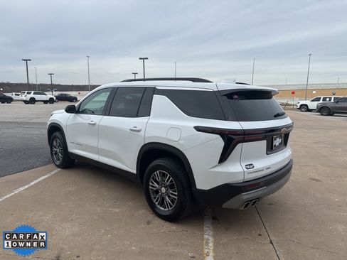 Used 2025 Chevrolet Traverse LT image 5