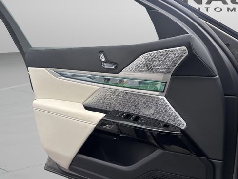 Certified 2024 BMW i7 xDrive60 image 16