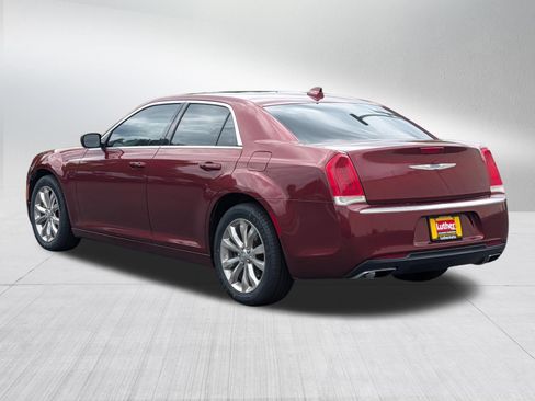Used 2017 Chrysler 300 Limited w/ Value Package AWD/4WD image 5