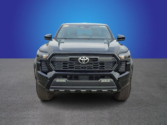 Used 2025 Toyota Tacoma TRD Off-Road AWD/4WD image 2