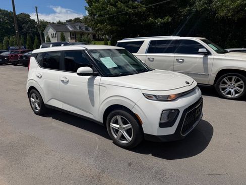 Used 2021 Kia Soul LX FWD image 3