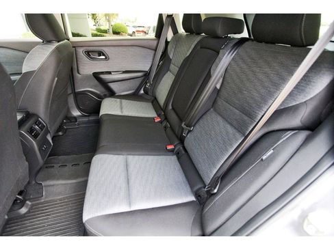 Used 2023 Nissan Rogue SV FWD image 7