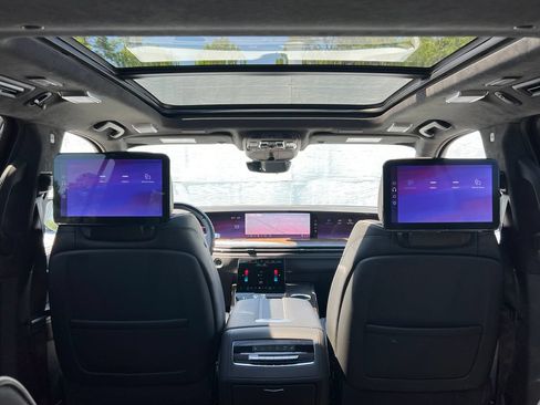 New 2026 Cadillac Escalade ESV Platinum Luxury AWD/4WD image 43