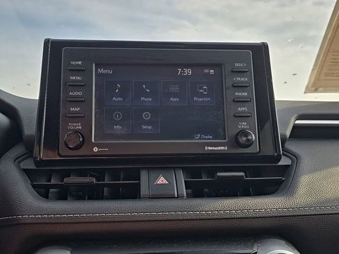 Used 2021 Toyota RAV4 LE AWD/4WD image 16