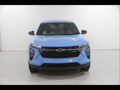 Used 2024 Chevrolet Trax RS w/ Driver Confidence Package FWD image 2