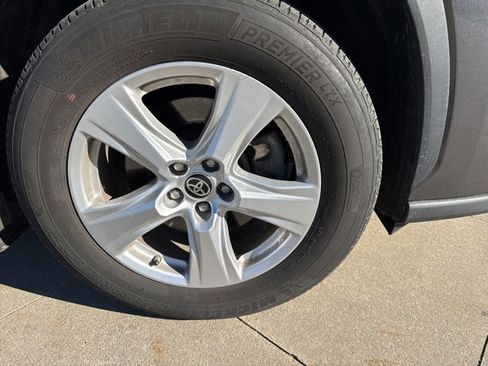 Used 2022 Toyota Highlander LE image 10