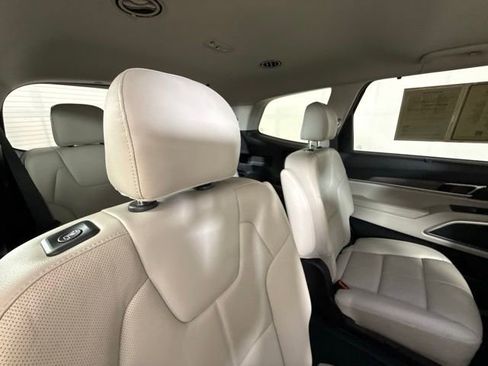 Used 2022 Kia Telluride EX w/ EX Premium Package image 25