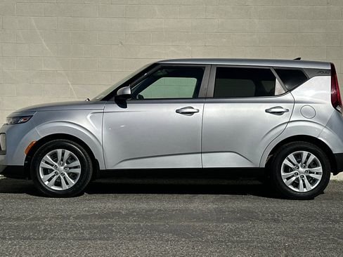 Used 2021 Kia Soul LX image 7