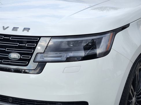 Used 2022 Land Rover Range Rover Long Wheelbase SE image 11