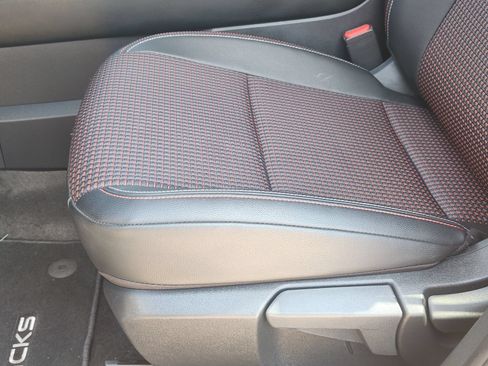 Used 2025 Nissan Kicks SR FWD image 28