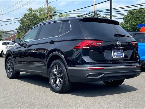 Certified 2023 Volkswagen Tiguan SE w/ Panoramic Sunroof Package AWD/4WD image 3