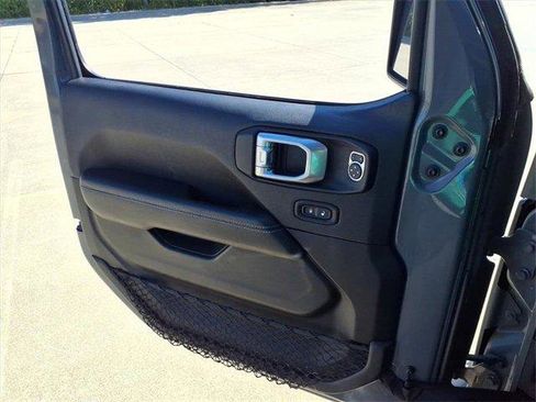 Used 2020 Jeep Gladiator Overland image 20