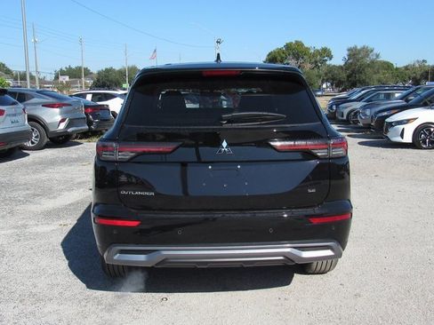 New 2025 Mitsubishi Outlander SE image 4