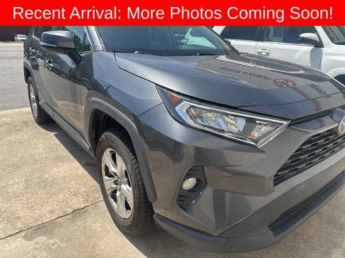 Used 2019 Toyota RAV4 XLE FWD image 1