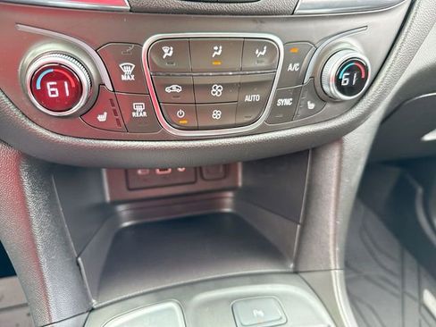 Used 2023 Chevrolet Equinox LT image 19