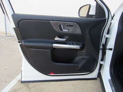 Used 2022 Mercedes-Benz GLA 250 4MATIC w/ Premium Package Lite image 11