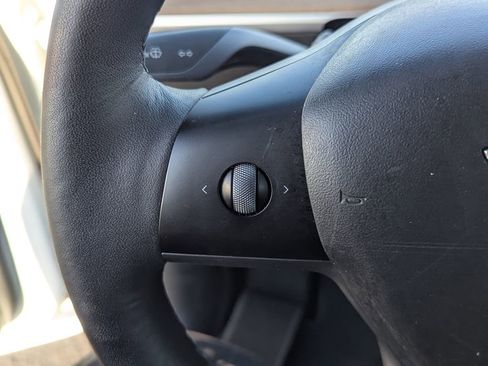 Used 2021 Tesla Model Y Long Range image 18