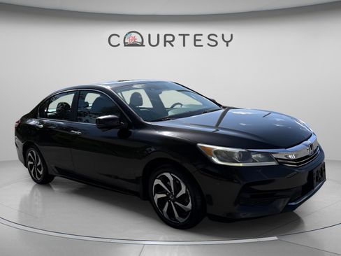 Used 2016 Honda Accord EX image 9