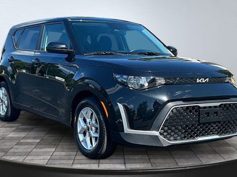 Certified 2024 Kia Soul LX w/ Option Group 015 FWD image 3