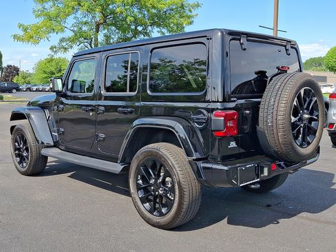 Certified 2022 Jeep Wrangler Unlimited Sahara AWD/4WD image 6