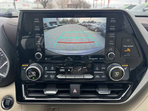 Used 2022 Toyota Highlander XLE image 34