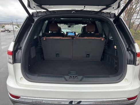 Certified 2025 Lincoln Aviator Reserve w/ Luxury Package image 11