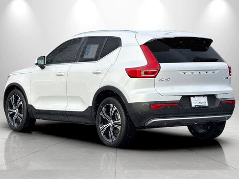 Used 2022 Volvo XC40 T5 Inscription w/ Climate Package image 6