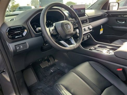 New 2025 Honda Pilot Touring image 18