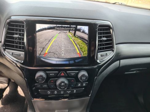 Used 2021 Jeep Grand Cherokee Laredo X image 13