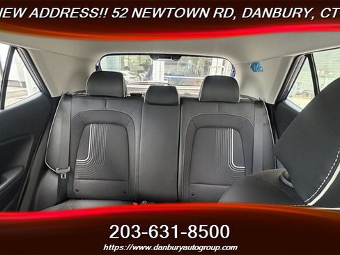 Used 2024 Hyundai Venue Limited FWD image 24