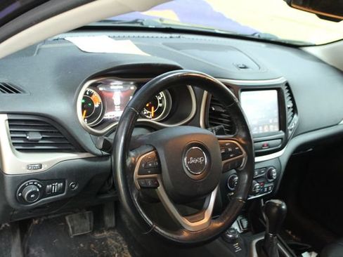 Used 2016 Jeep Cherokee Limited w/ Luxury Group AWD/4WD image 14