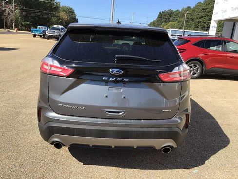 Used 2024 Ford Edge Titanium image 10